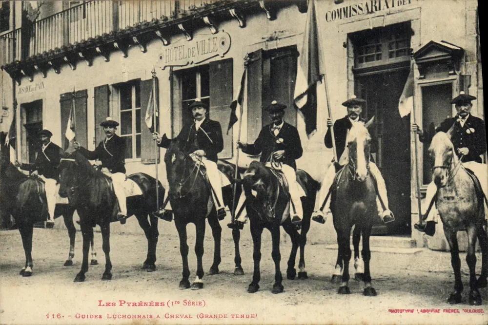 Die Pyrenäen (1. Serie) — Luchonner Führer zu Pferd (Volle Uniform) — Phototype L'Asphique Frères, Toulouse - Vorderseite