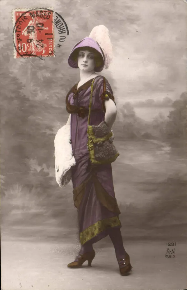 Jovem mulher em vestido roxo — Paris, 1929 — A.N. Paris, n° 1291 - Frente