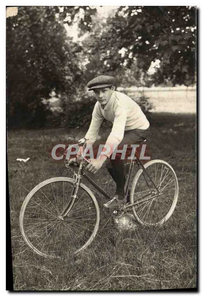Jeune cycliste — portrait en extérieur — éditeur non visible - Frente