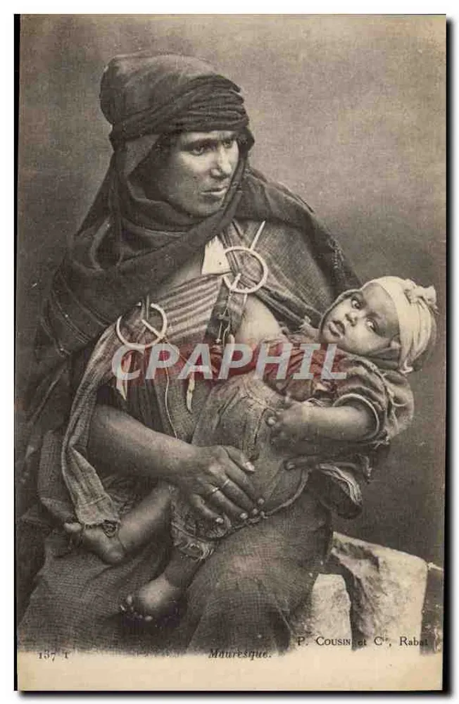 Maurusque — mulher carregando uma criança — P. Cousin et C°, Rabat - Frente