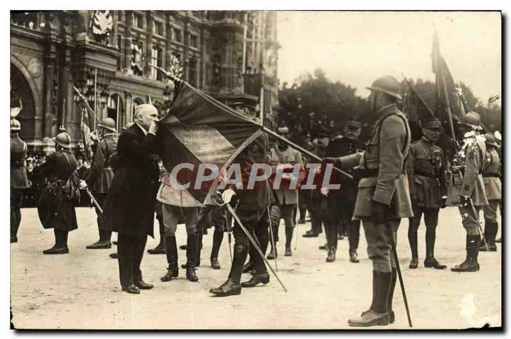 Cerimônia militar — bandeira alemã — soldados em uniforme — sem editor ou número visíveis - Frente