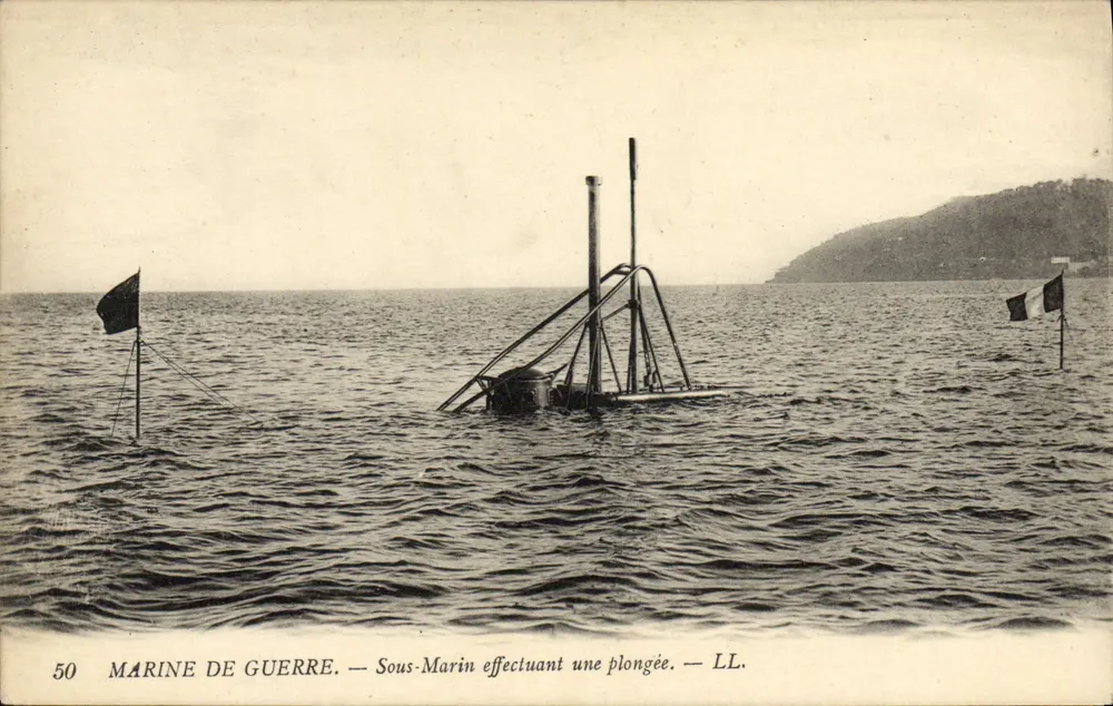 Submarino realizando uma mergulho — Marinha de Guerra — LL. — N° 50 - Frente