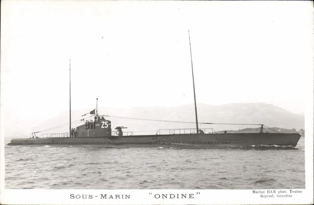 Submarino "Ondine" — Toulon — Marius BAR fot. - Frente