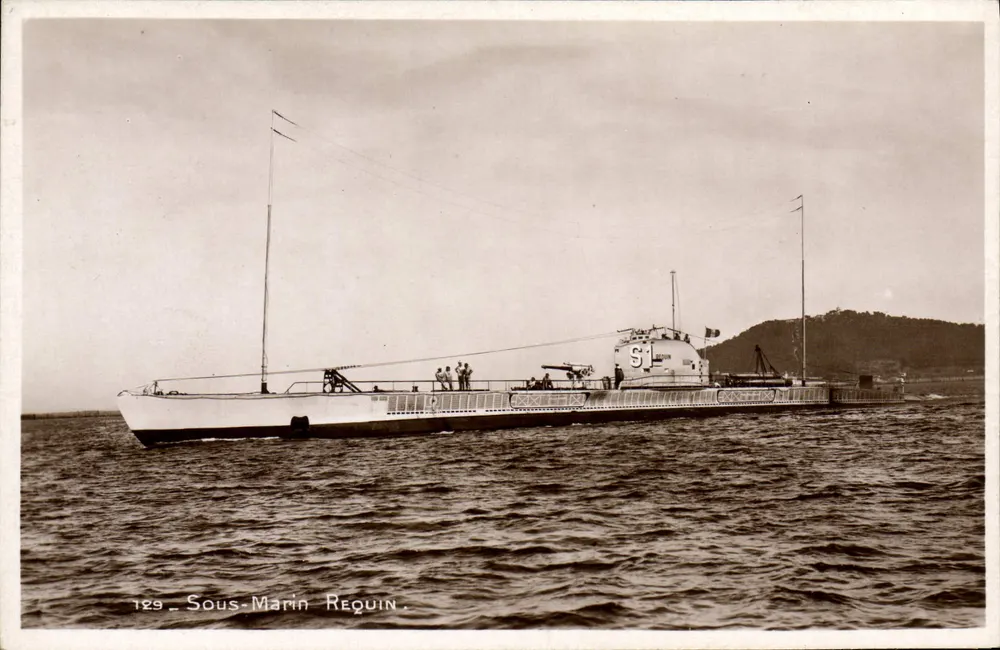 Submarino Tubarão — Edição Douvez-Sourin, Toulon (Var) - Frente