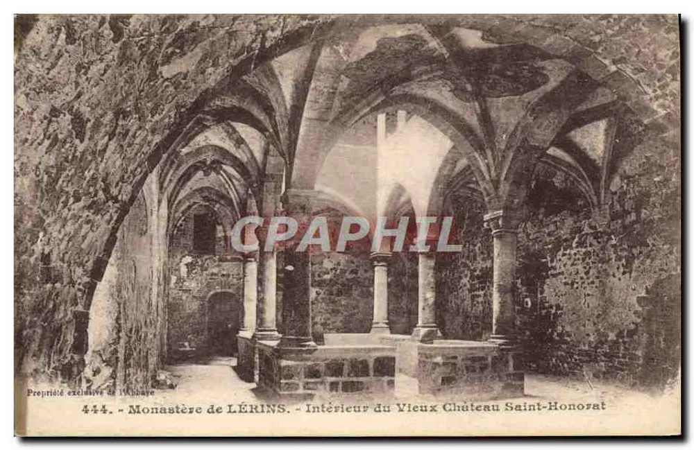 Kloster Lérins - Innenraum des alten Schlosses Saint-Honorat — Exklusive Eigentümerin: das Kloster - Vorderseite