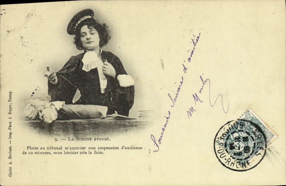 La donna avvocato — serie 9 — scatto A. Morinet, Imp. Fot. J. Royer, Nancy - Recto