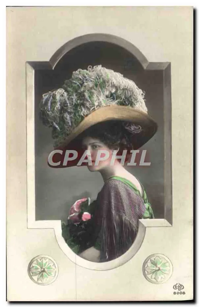 Mulher com chapéu ornado — retrato emoldurado — CPB 8008 - Frente