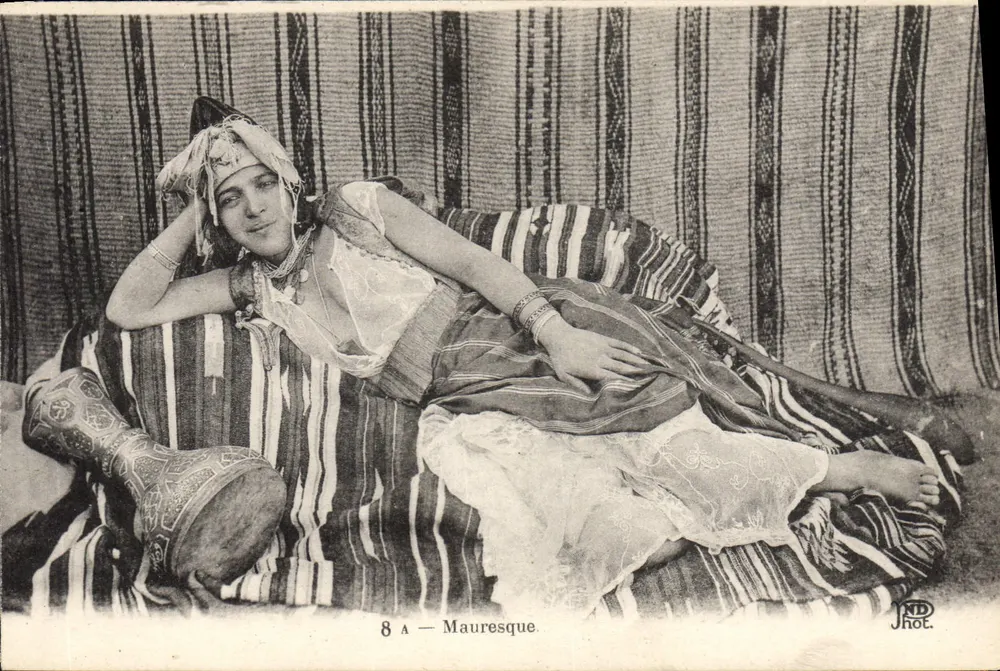 Moorische Frau — Liegender Pose — JND Phot. - Vorderseite