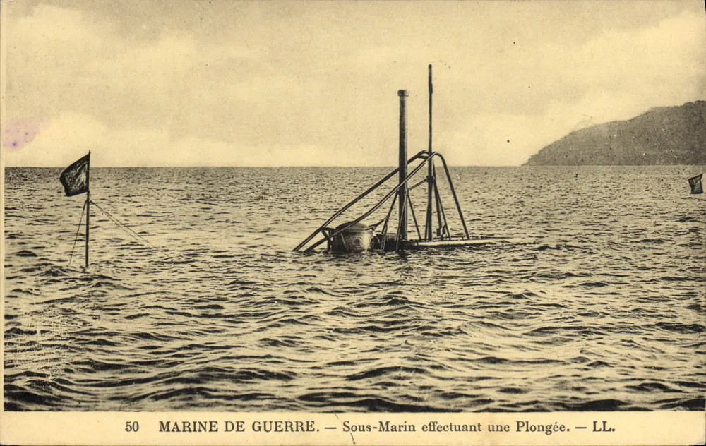Marinha de Guerra — Submarino realizando uma mergulho — LL. - Frente