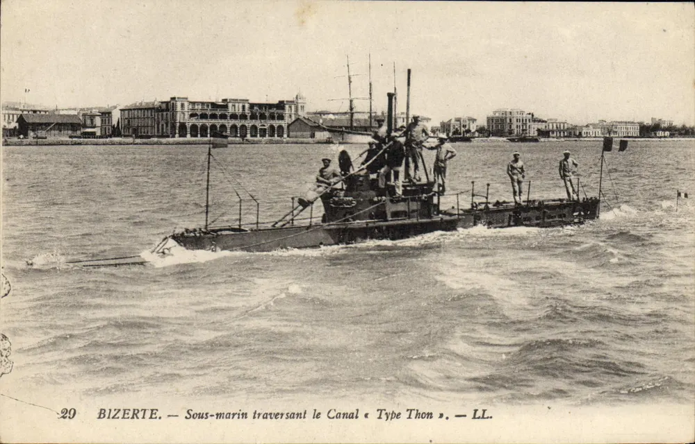 Bizerte — U-Boot, das den Kanal überquert « Type Thon » — LL. - Vorderseite