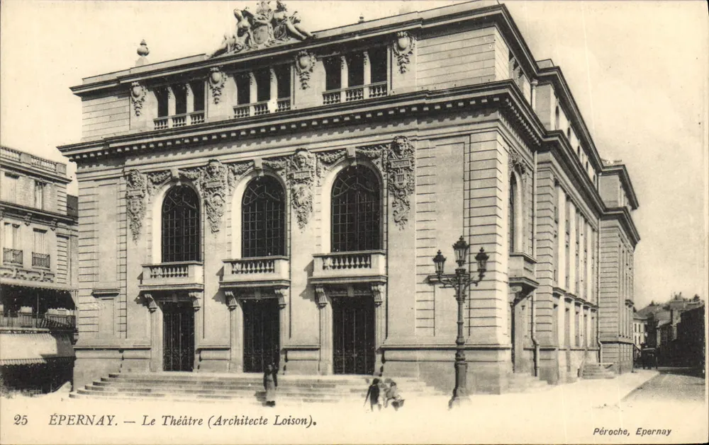 ÉPERNAY — O Teatro (Arquiteto Loison) — Péroche, Epernay - Frente