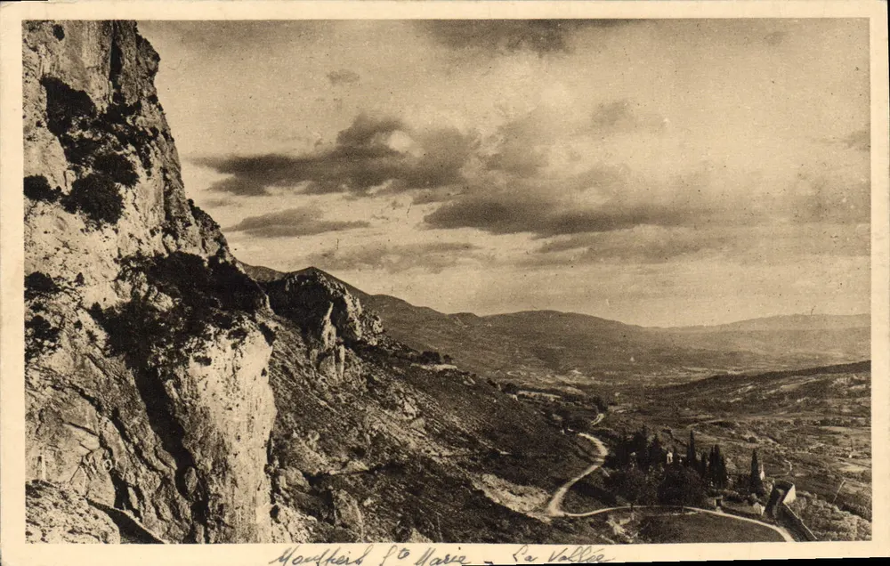 Moustiers-Sainte-Marie — A Vale — Edição La Douce France - Frente