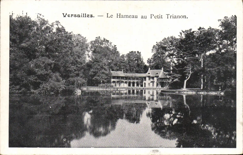 Versailles — Ansicht des Hofs am Petit Trianon. - Vorderseite