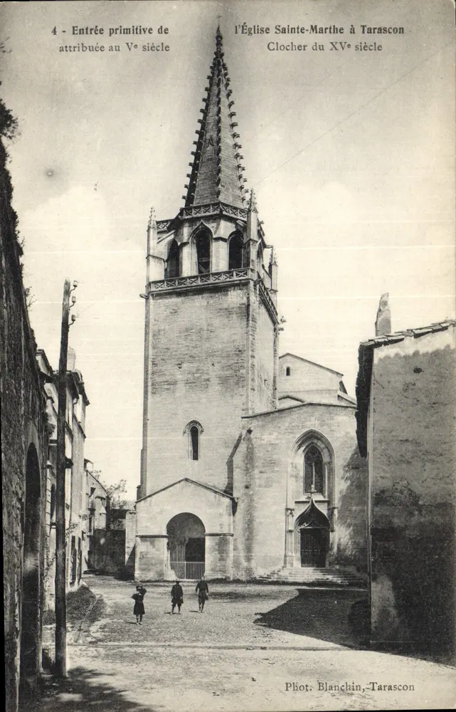 Kirche Sainte-Marthe in Tarascon — ursprüngliche Eingangstür aus dem 5. Jahrhundert, Turm aus dem 15. Jahrhundert — Phot. Blanchin, Tarascon - Vorderseite