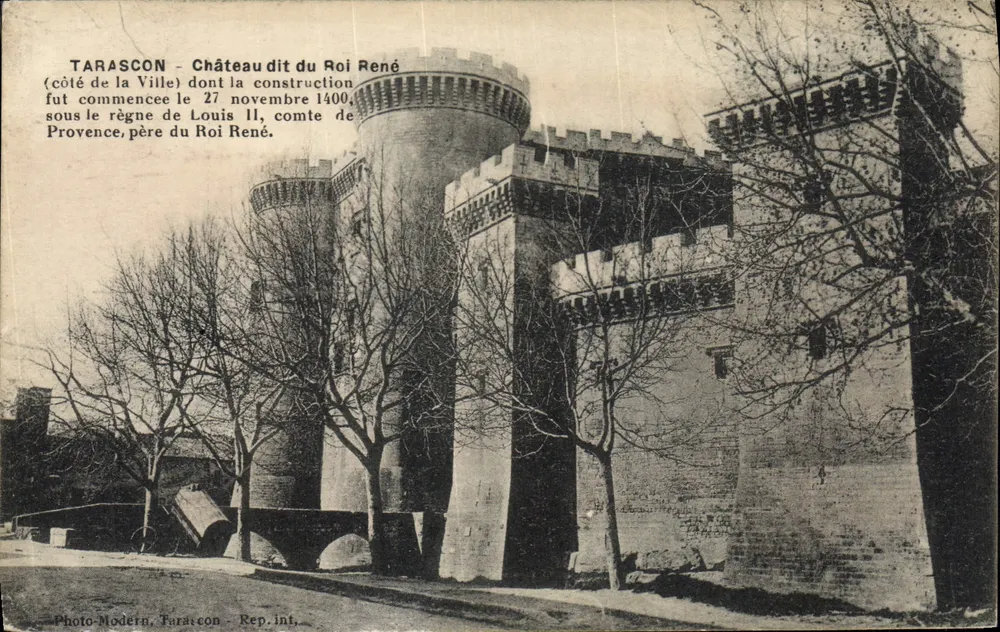 Tarascon — Castelo conhecido como do Rei René — Foto-Modern, Tarascon - Rep. int. - Frente