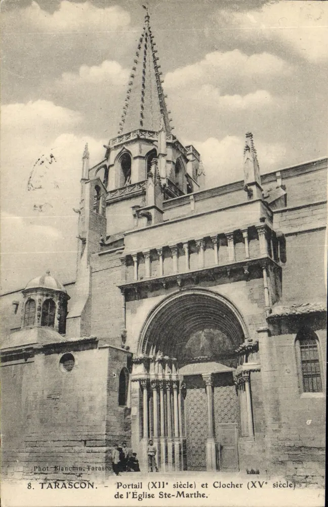 Tarascon — Portal (12. Jahrhundert) und Turm (15. Jahrhundert) der Kirche Ste-Marthe — Foto. Blanc tin, Tarascon, Nr. 8 - Vorderseite
