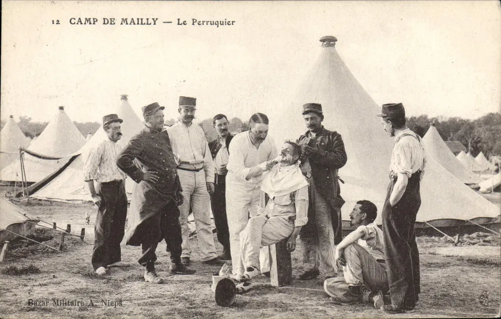Campo di Mailly — Il Parrucchiere — Bazar Militare A. Nieps - Recto
