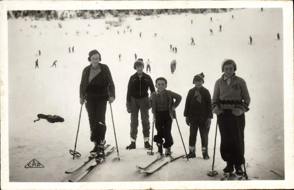 Wintersport — Gruppe von Skifahrern — Real-Photo C. A. Strasbourg - Vorderseite