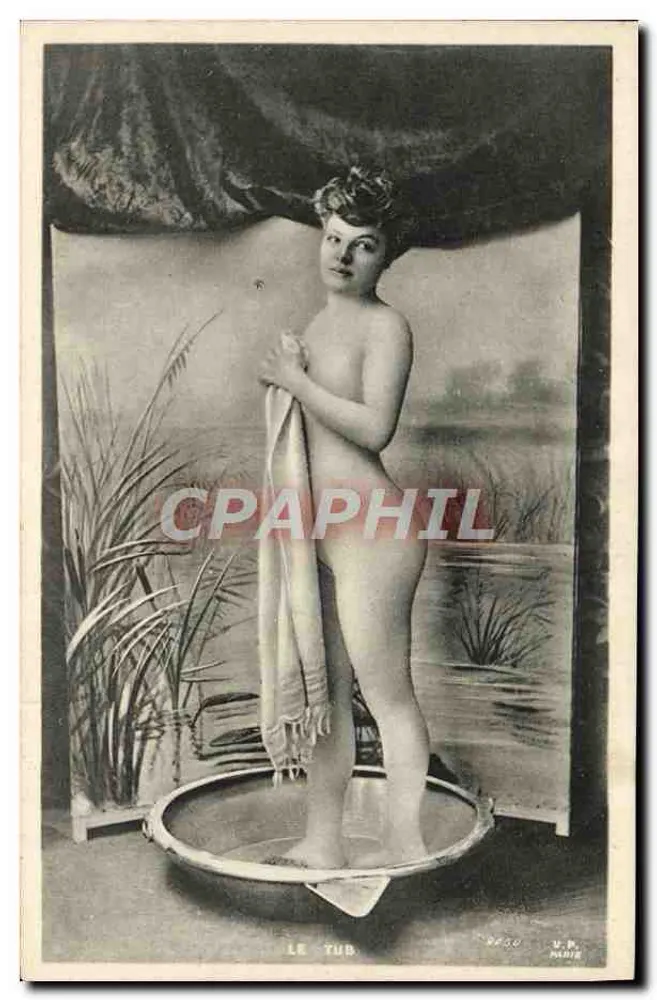 Nackte Frau in einer Badewanne — Kabarett-Szene — U.P. PARIS, Nr. 2450 - Vorderseite