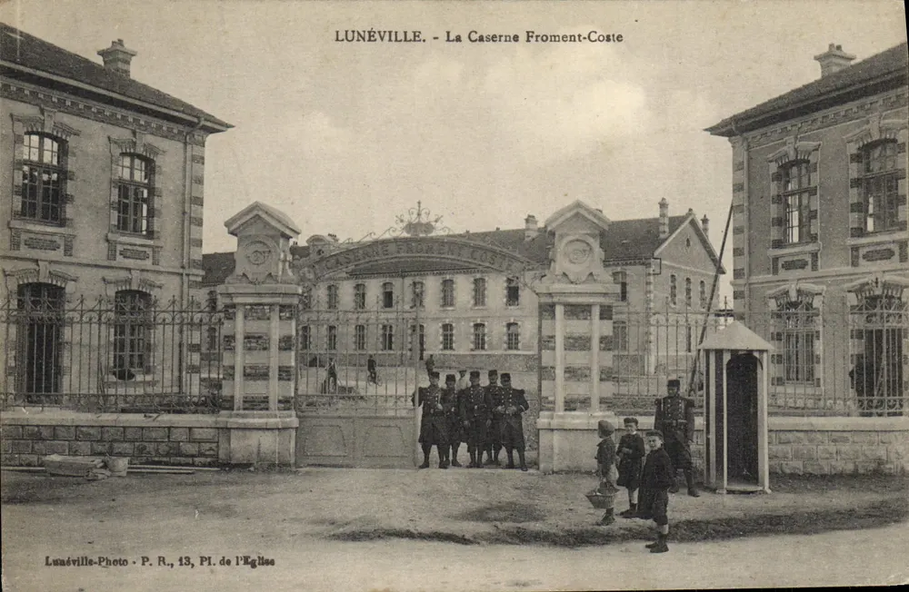 Lunéville - Froment-Costé-Kaserne — Lunéville-Photo, P. R., 13, Place de l'Église - Vorderseite