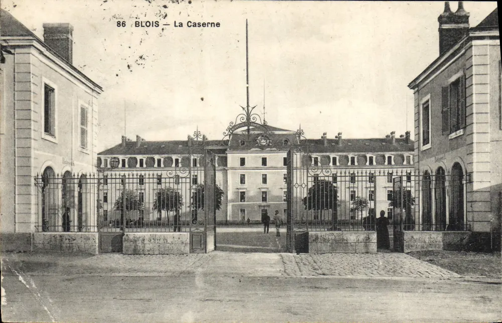 Blois — La Caserne (éditeur : imprimeur non visible, n° de série 86) - Frente