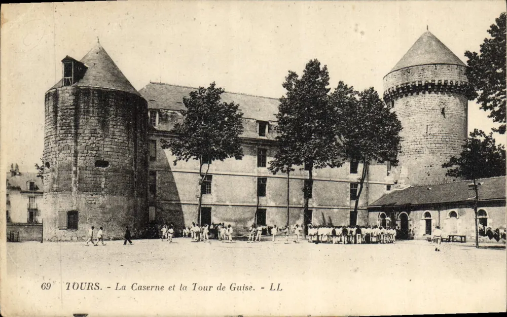 Tours - Die Kasernen und die Tour de Guise - LL - Vorderseite