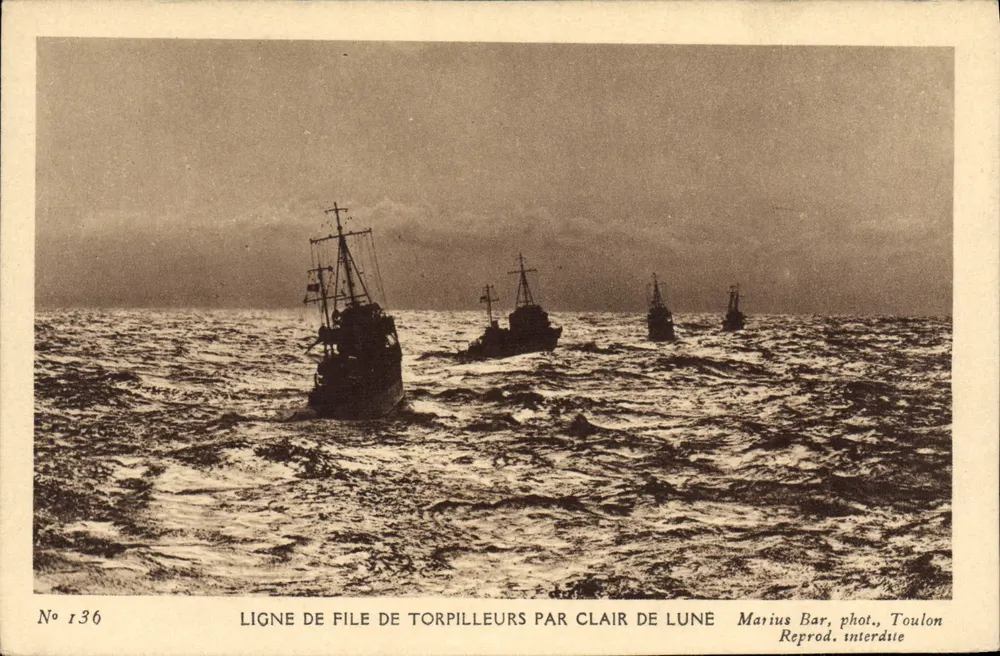 Linie von Torpedobooten bei Mondlicht — Marius Bar, phot., Toulon — N° 136 - Vorderseite
