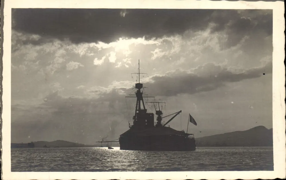 Navio de guerra — silhueta ao pôr do sol — Art-Photo A. Ganda, Toulon - Frente
