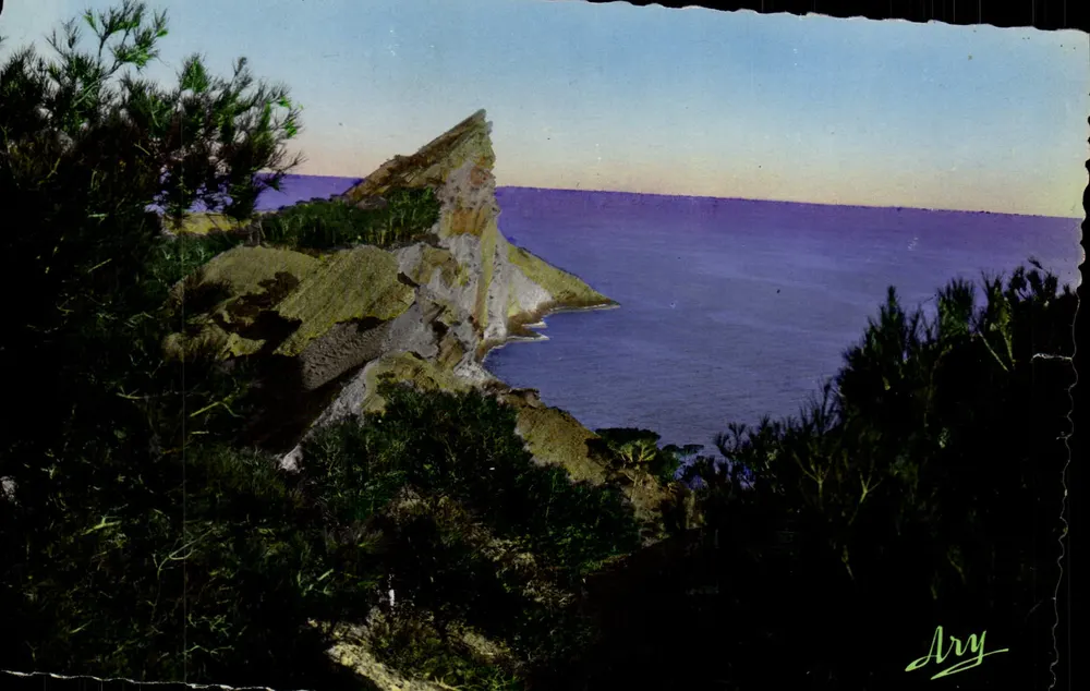 Le Bec de l'Aigle — Vista da costa — Ary - Frente