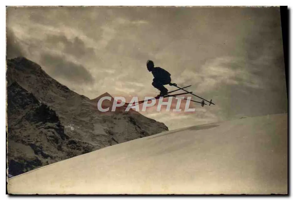 Esqui na montanha — salto em voo completo — editor não visível - Frente