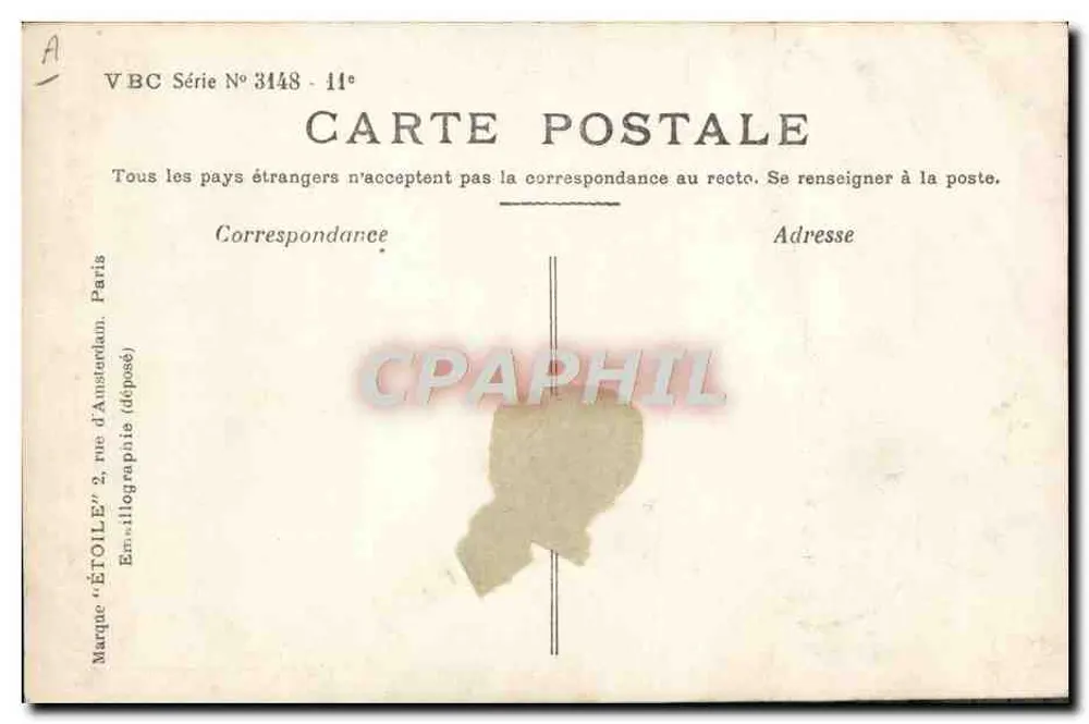 Femme en robe à motifs — pose sur un pilier — Stebbing Phot. Étoile - Reverso