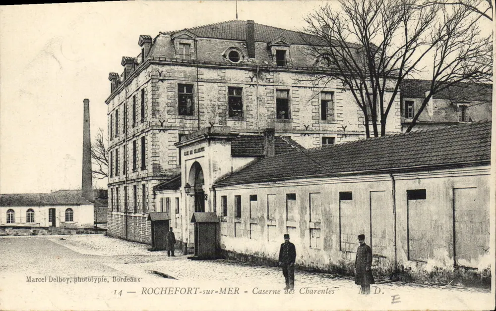 ROCHEFORT-sur-MER — Caserne des Charentes — Marcel Delboy, phototypie, Bordeaux - Vorderseite