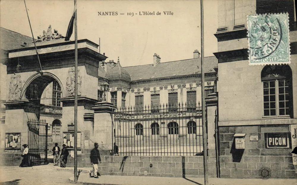 NANTES — A Prefeitura — PICON - Frente