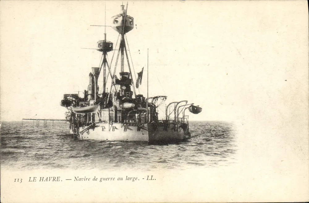 Le Havre — Navio de guerra no horizonte — LL. — N° 113 - Frente