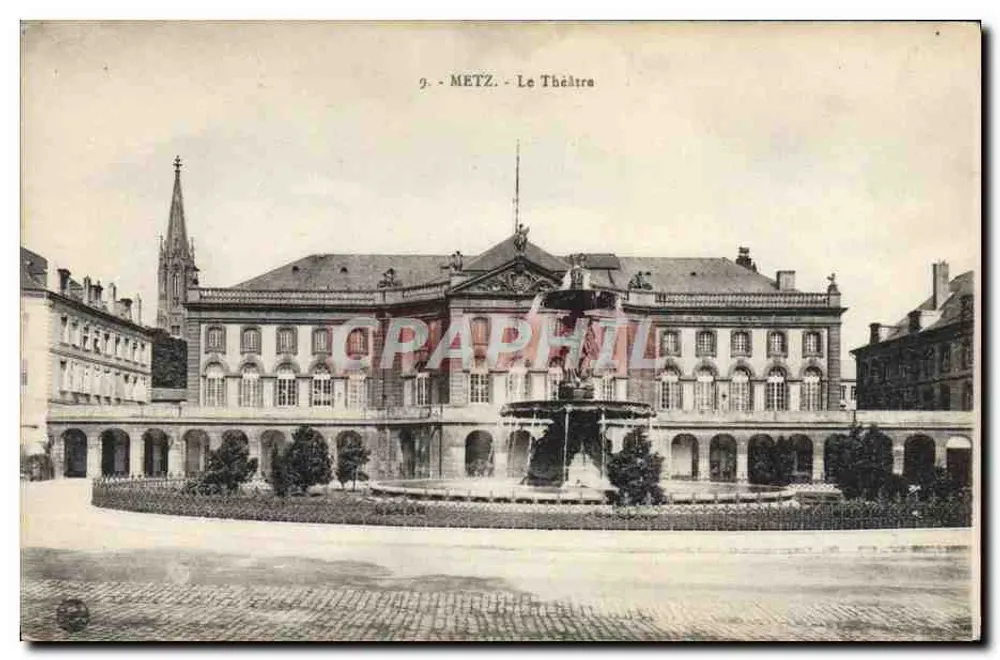 Metz — O Teatro — vista do edifício com fonte e igreja no fundo — editor Ménon, n°9 - Frente