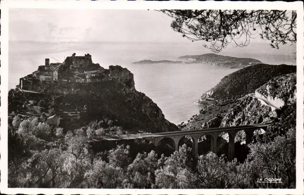 Eze - Das alte Dorf, der Viadukt, die Mittlere Corniche und der Cap Ferrat — Edition 'LA CIGOGNE' — n°1.348 - Vorderseite
