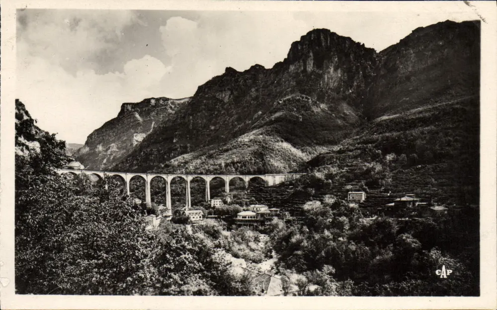 As Gorges do Lobo — O Viaduto — C.A.P. - Paris - Frente