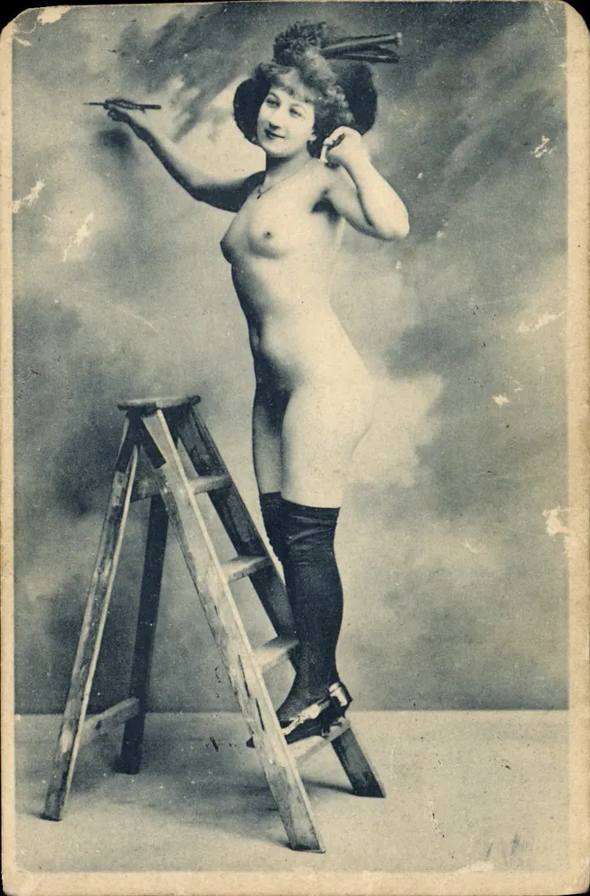 Femme nue sur échelle — scène de peinture — éditeur non visible - Vorderseite