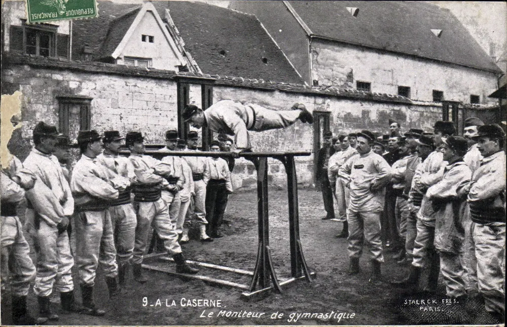 Die Kaserne — Gymnastiklehrer — STAERCK FRÈRES, PARIS - Vorderseite