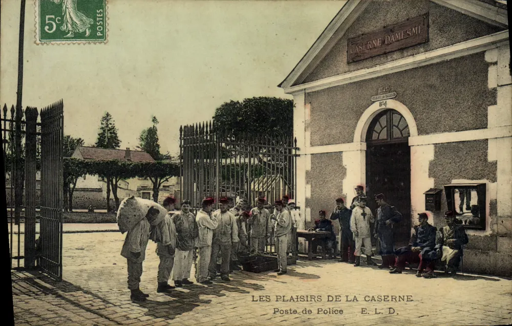 Os prazeres da caserna — Caserna Damesme — E. L. D. - Frente