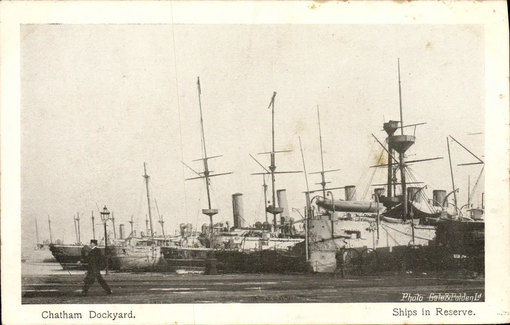 Chatham Dockyard — Ships in Reserve — Photo Gale & Polden Ltd - Vorderseite