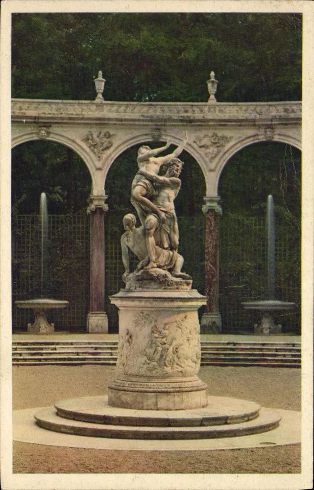 Park des Schlosses Versailles — Die Säulenreihe — Die Entführung der Proserpine von Girardon - Vorderseite