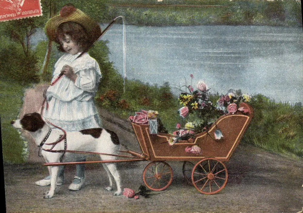 Menina com cachorro puxando um carrinho de bebê — cena bucólica — série 1190, editada por - Frente