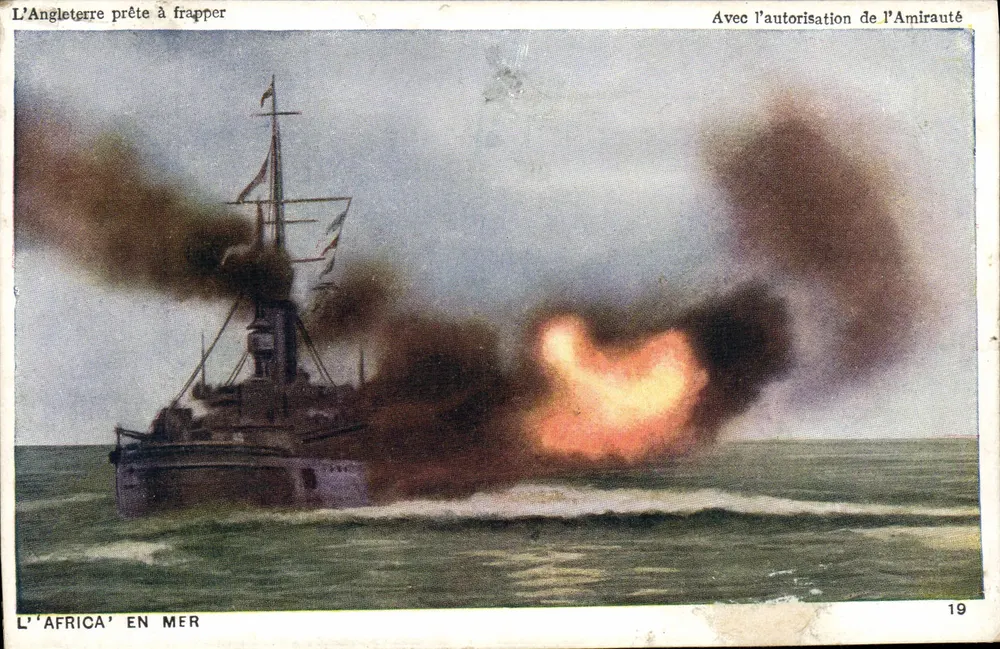 Das 'AFRICA' AUF SEE — Kriegsschiff in Aktion — Photocrom Co., Ltd., London, Nr. 19 - Vorderseite