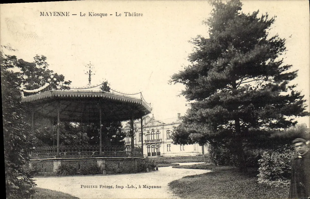 Mayenne — O Kiosque — O Teatro — Poirier Frères, Imp.-Lib., em Mayenne - Frente