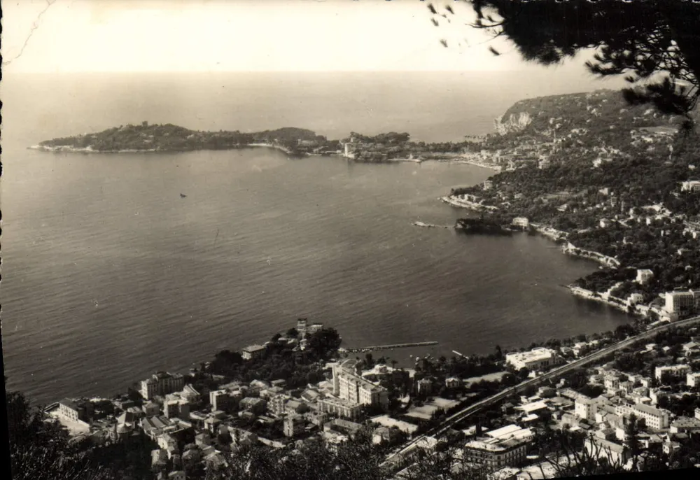 Ansicht von Saint-Jean und dem Cap Ferrat — Beauleiu-sur-Mer (A.-M.) — Édit. La Cigogne de fabrication André Locantos (Sète) - Vorderseite