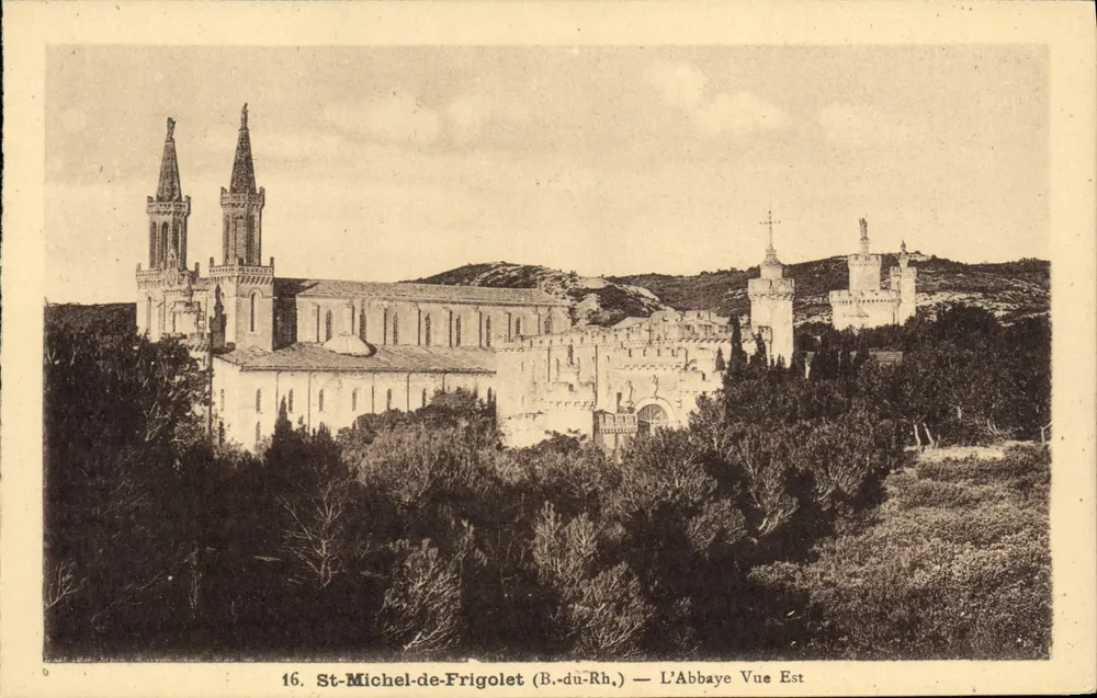 St-Michel-de-Frigolet (B.-du-Rh.) — Ansicht von der Ostseite der Abtei — Kunstausgabe von Pèternage - Vorderseite