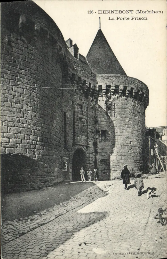 Hennebont (Morbihan) — A Porta da Prisão — Fototipia Vasseller, Nantes - Frente