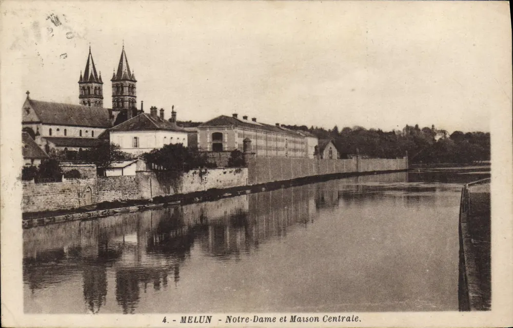 Melun - Notre-Dame en Maison Centrale — onbekende uitgever, n°4 - Voorkant
