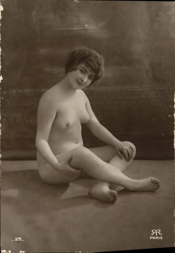 Nu feminino — fotografia de estúdio — RR Paris, n°29 - Frente